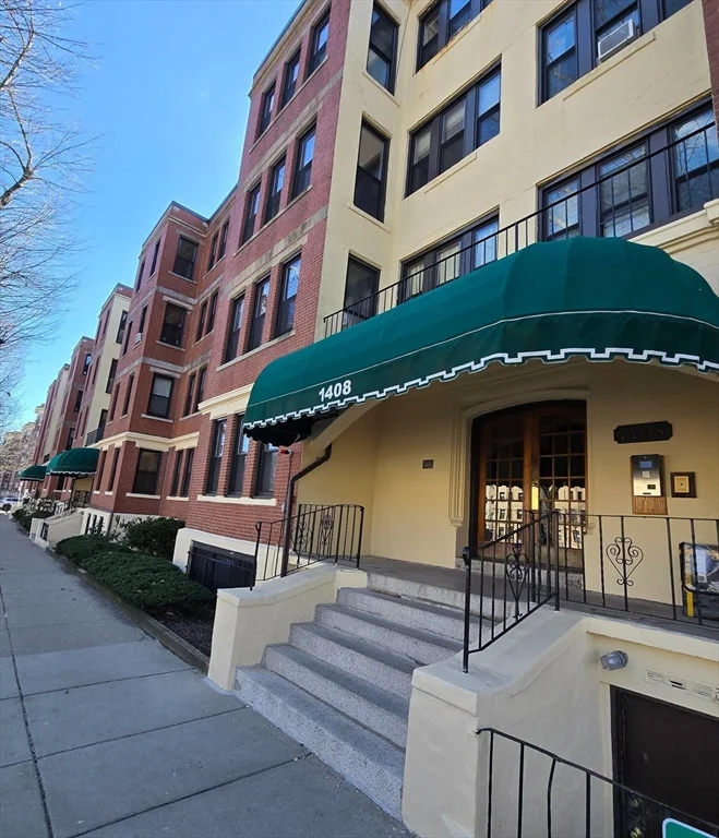 2 bed, 1 bath apartment for rent at 1408 Commonwealth Ave Unit 20, Allston
