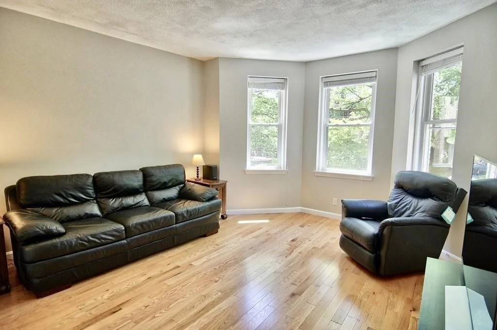 2 bed, 1 bath apartment for rent at 1409 Commonwealth Ave Unit 301, Brighton — photo 1 of 11