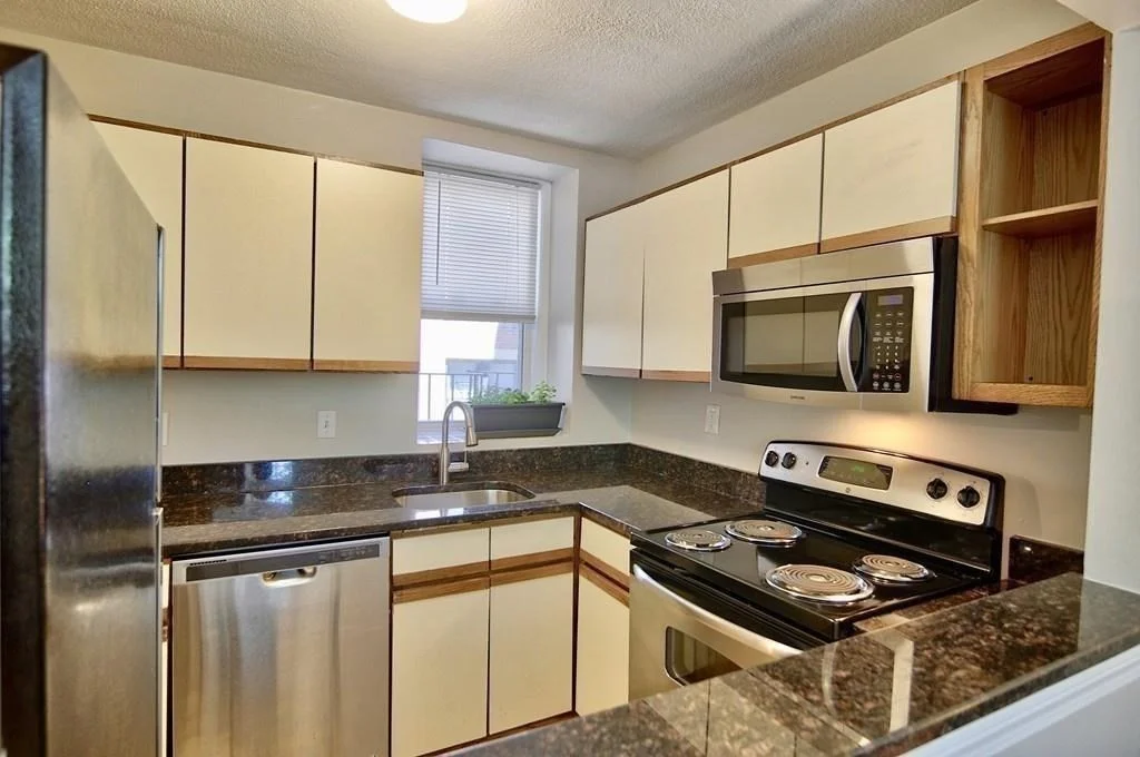 2 bed, 1 bath apartment for rent at 1409 Commonwealth Ave Unit 301, Brighton — photo 3 of 11