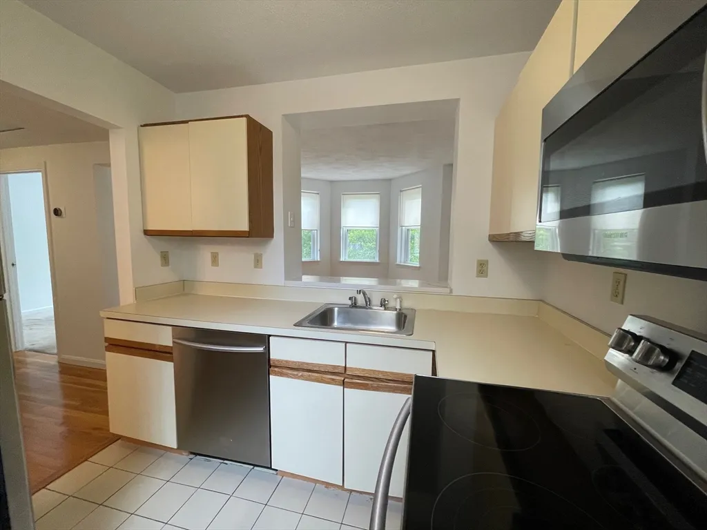 1 bed, 1 bath apartment for rent at 1409 Commonwealth Ave Unit 305, Brighton — photo 5 of 15