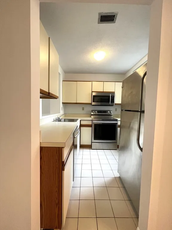 1 bed, 1 bath apartment for rent at 1409 Commonwealth Ave Unit 305, Brighton — photo 4 of 15