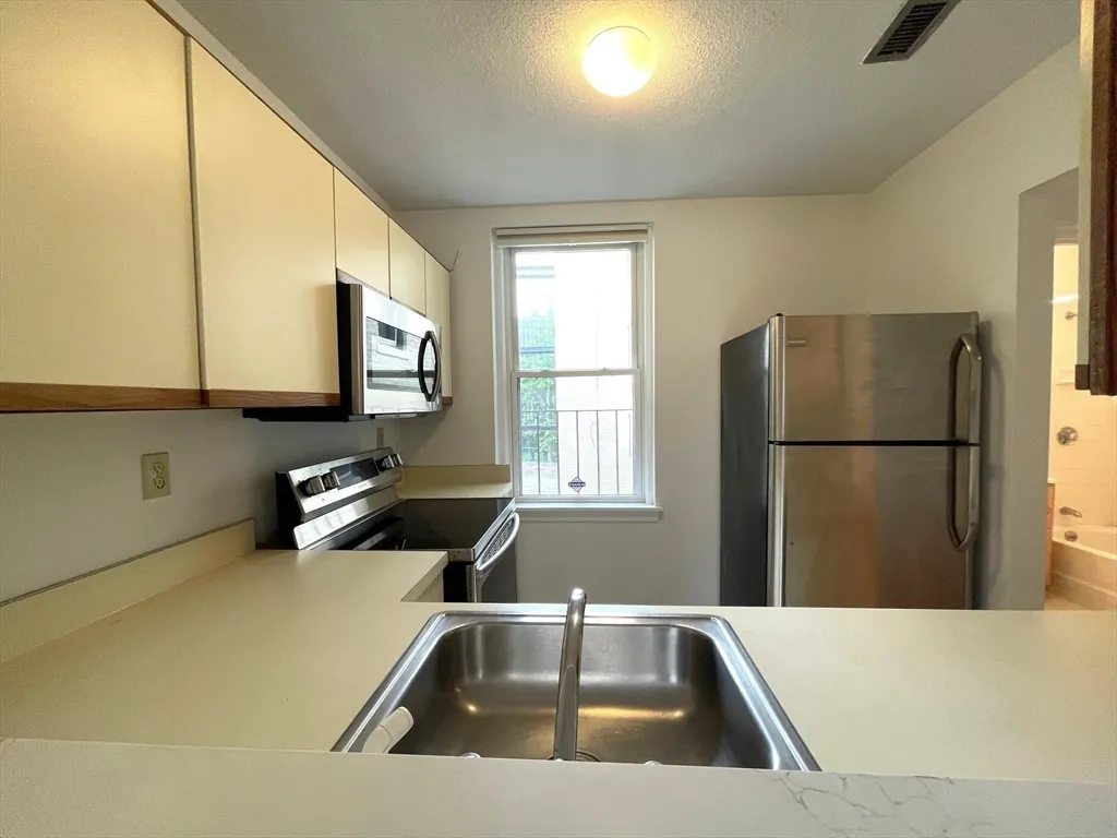 1 bed, 1 bath apartment for rent at 1409 Commonwealth Ave Unit 305, Brighton — photo 6 of 15