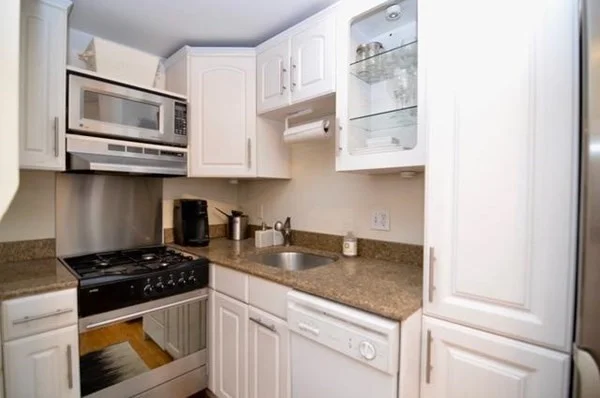Studio bed, 1 bath apartment for rent at 141 Arlington St Unit 1, Back Bay — photo 3 of 9