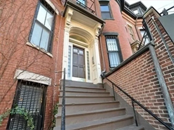 1 bed, 1 bath apartment for rent at 141 Arlington St Unit 4, Back Bay