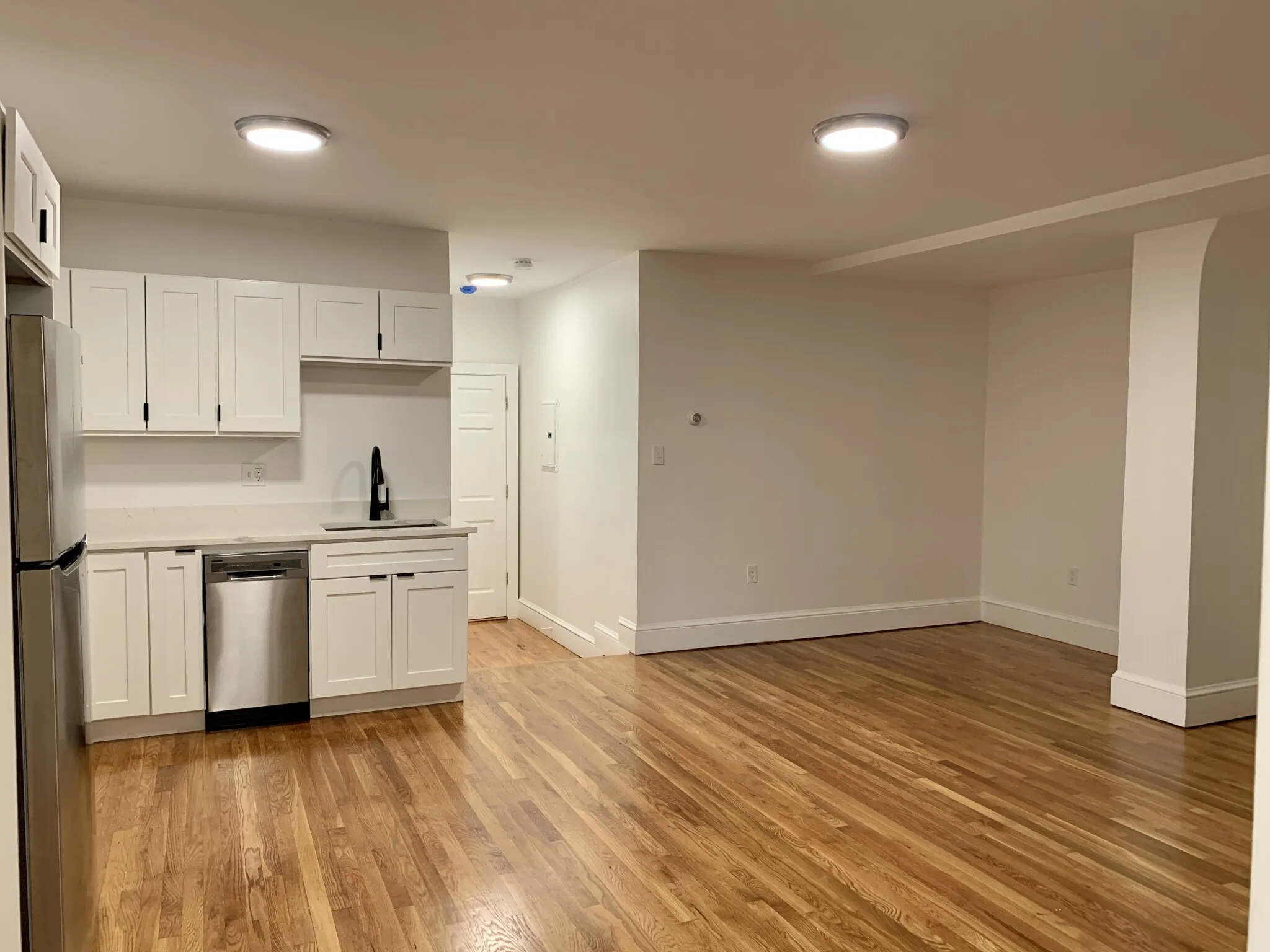 Studio bed, 1 bath apartment for rent at 141 Beacon St Unit 1, Back Bay — photo 3 of 6