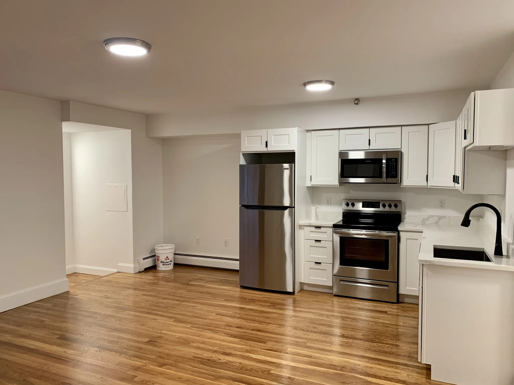 Studio bed, 1 bath apartment for rent at 141 Beacon St Unit 1, Back Bay — photo 4 of 6