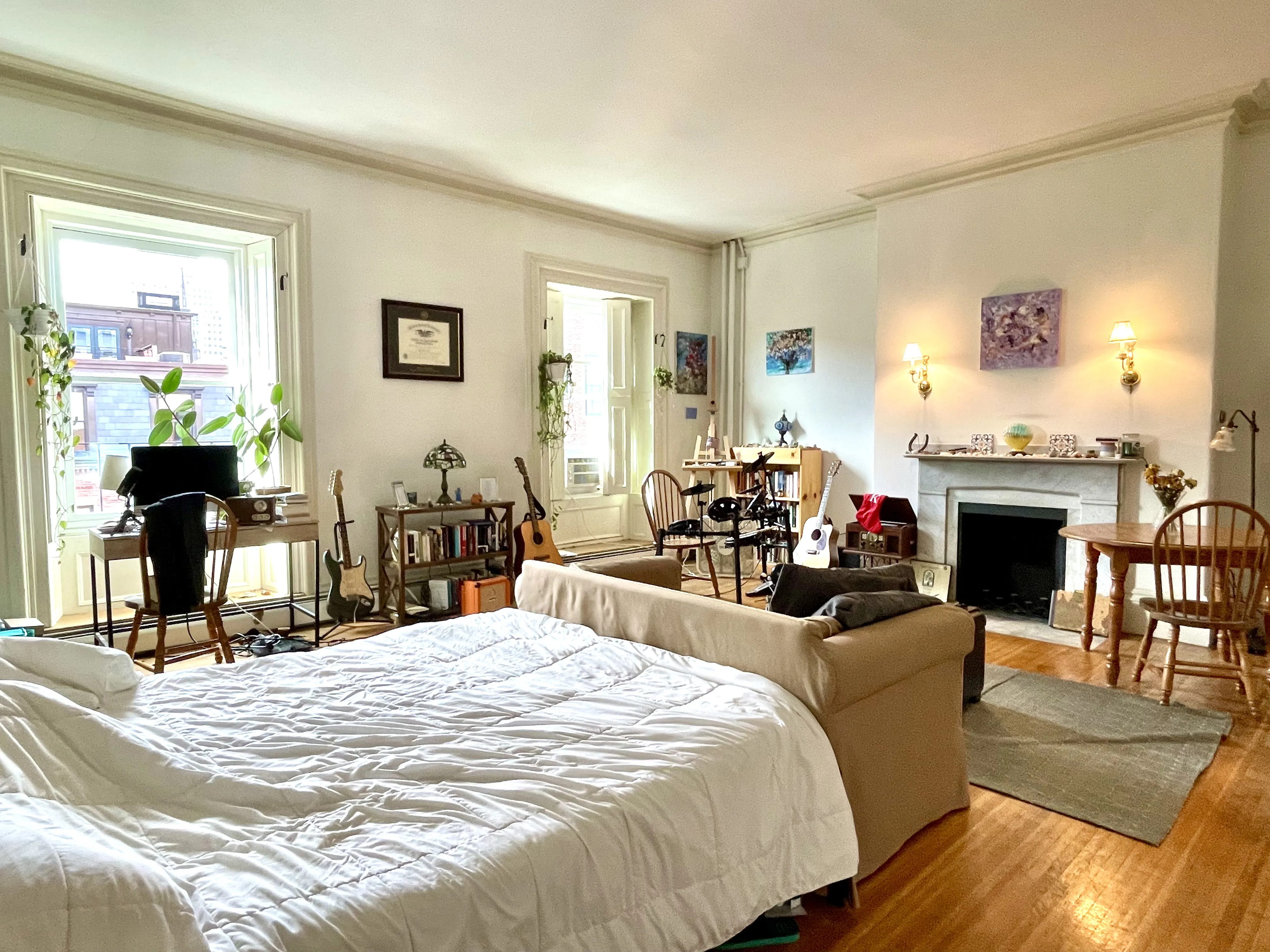 Studio bed, 1 bath apartment for rent at 141 Beacon St Unit 10, Back Bay — photo 2 of 9