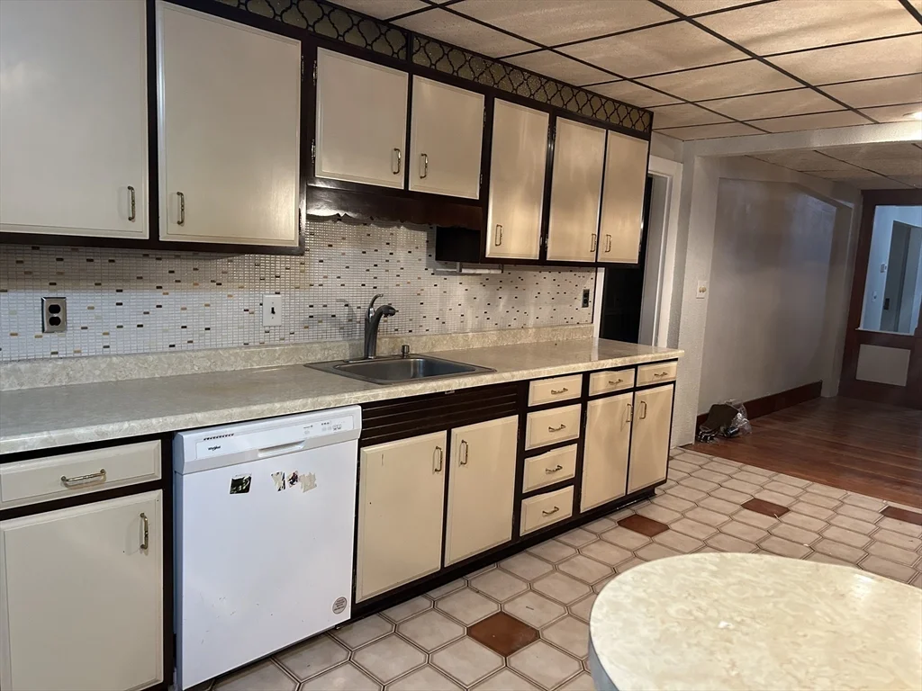 2 bed, 1 bath apartment for rent at 141 Belmont St Unit 1, Everett — photo 2 of 7