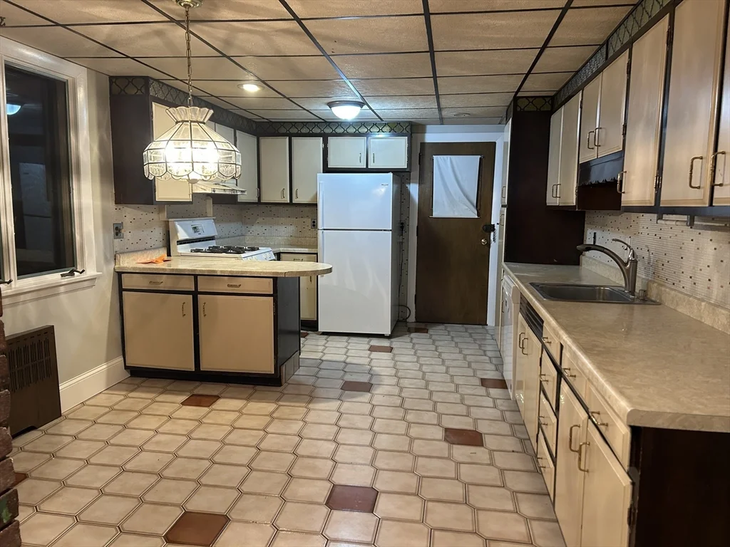 2 bed, 1 bath apartment for rent at 141 Belmont St Unit 1, Everett — photo 1 of 7