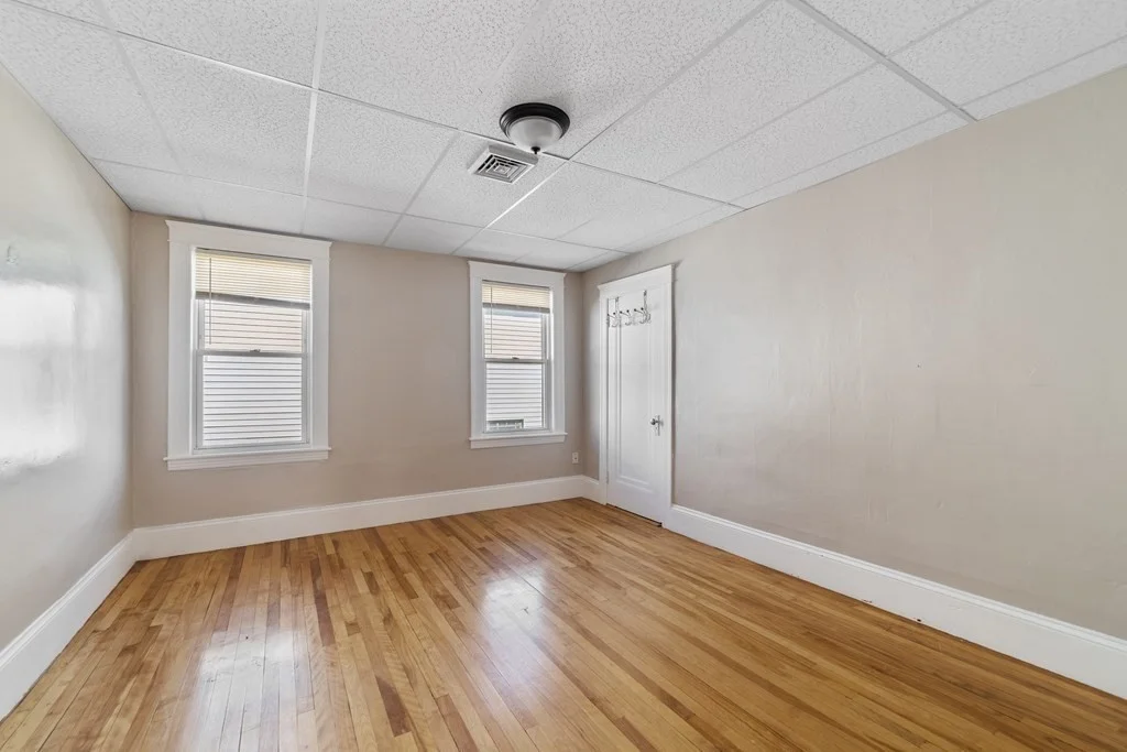 3 bed, 1 bath apartment for rent at 141 Cambridge St Unit 1, Worcester — photo 5 of 7