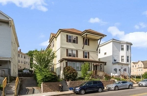 3 bed, 1 bath apartment for rent at 141 Cambridge St Unit 3, Worcester — photo 1 of 8