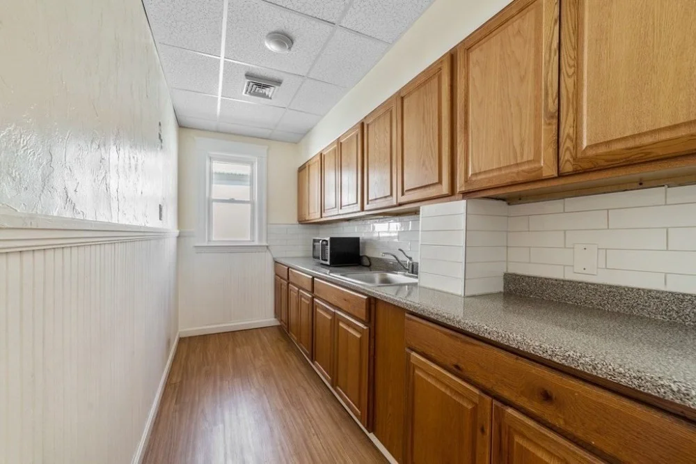 3 bed, 1 bath apartment for rent at 141 Cambridge St Unit 3, Worcester — photo 5 of 8