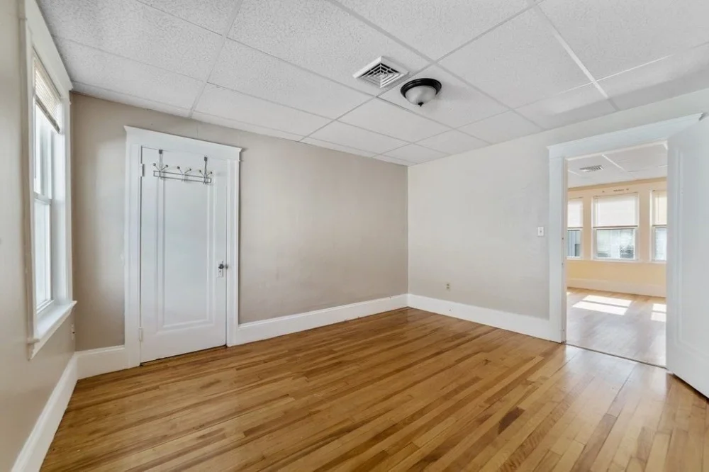 3 bed, 1 bath apartment for rent at 141 Cambridge St Unit 3, Worcester — photo 7 of 8