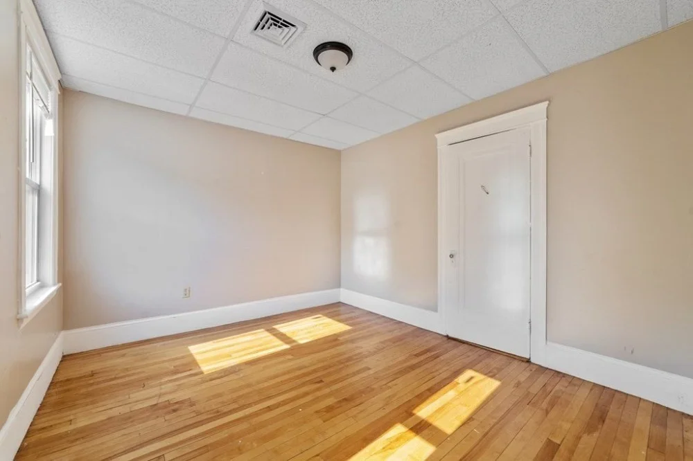 3 bed, 1 bath apartment for rent at 141 Cambridge St Unit 3, Worcester — photo 3 of 8