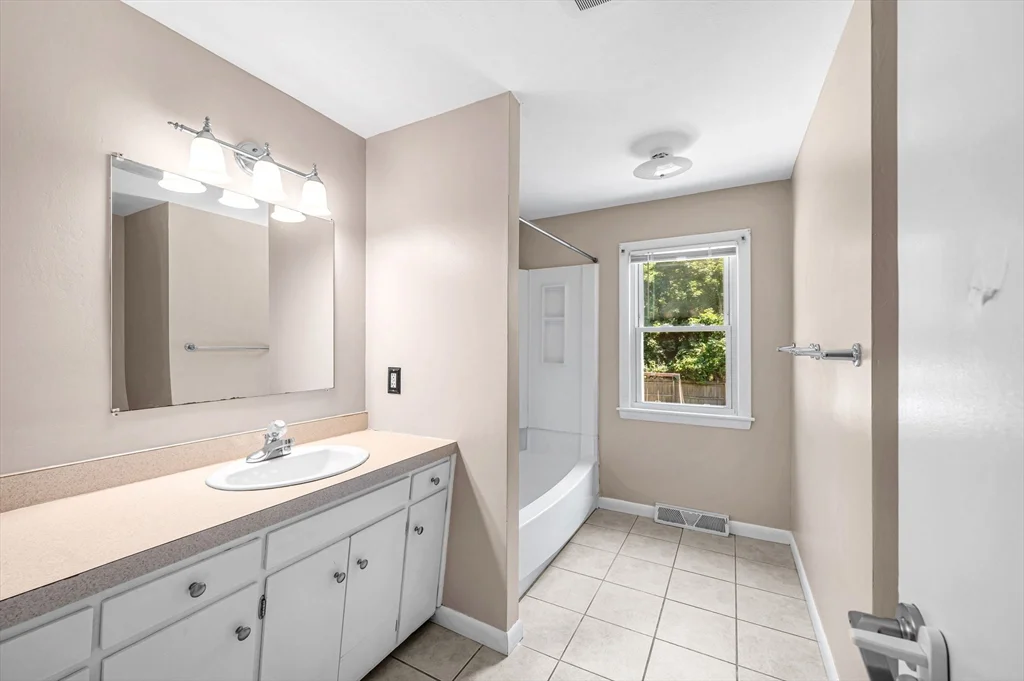 3 bed, 1 bath apartment for rent at 141 Cedar Rd Unit 141, Longmeadow — photo 25 of 42