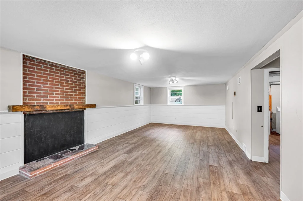 3 bed, 1 bath apartment for rent at 141 Cedar Rd Unit 141, Longmeadow — photo 27 of 42