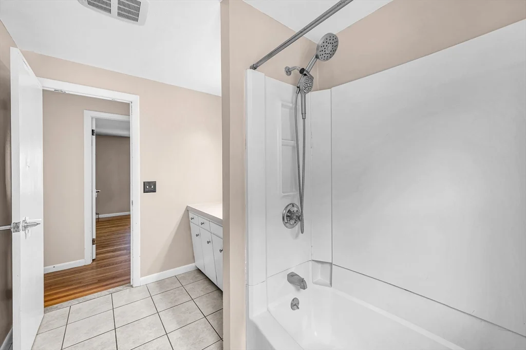 3 bed, 1 bath apartment for rent at 141 Cedar Rd Unit 141, Longmeadow — photo 26 of 42