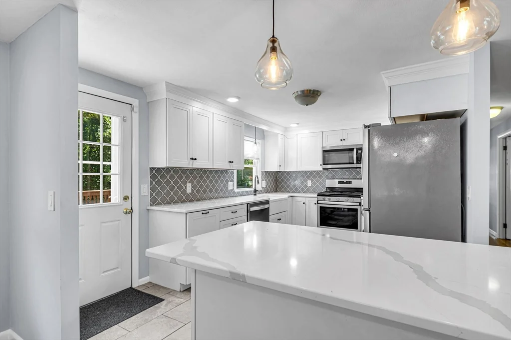 3 bed, 1 bath apartment for rent at 141 Cedar Rd Unit 141, Longmeadow — photo 1 of 42