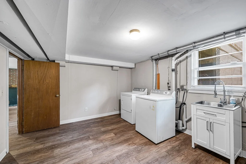 3 bed, 1 bath apartment for rent at 141 Cedar Rd Unit 141, Longmeadow — photo 29 of 42