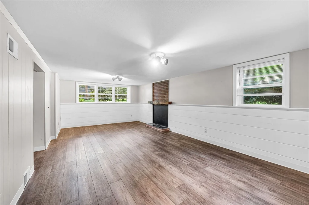 3 bed, 1 bath apartment for rent at 141 Cedar Rd Unit 141, Longmeadow — photo 28 of 42