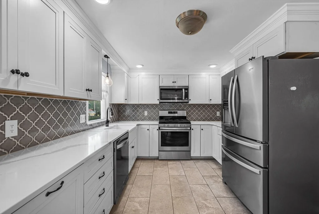 3 bed, 1 bath apartment for rent at 141 Cedar Rd Unit 141, Longmeadow — photo 3 of 42