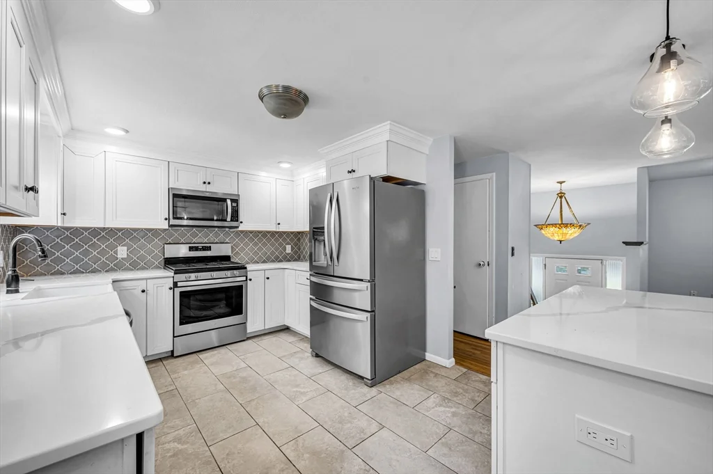 3 bed, 1 bath apartment for rent at 141 Cedar Rd Unit 141, Longmeadow — photo 4 of 42