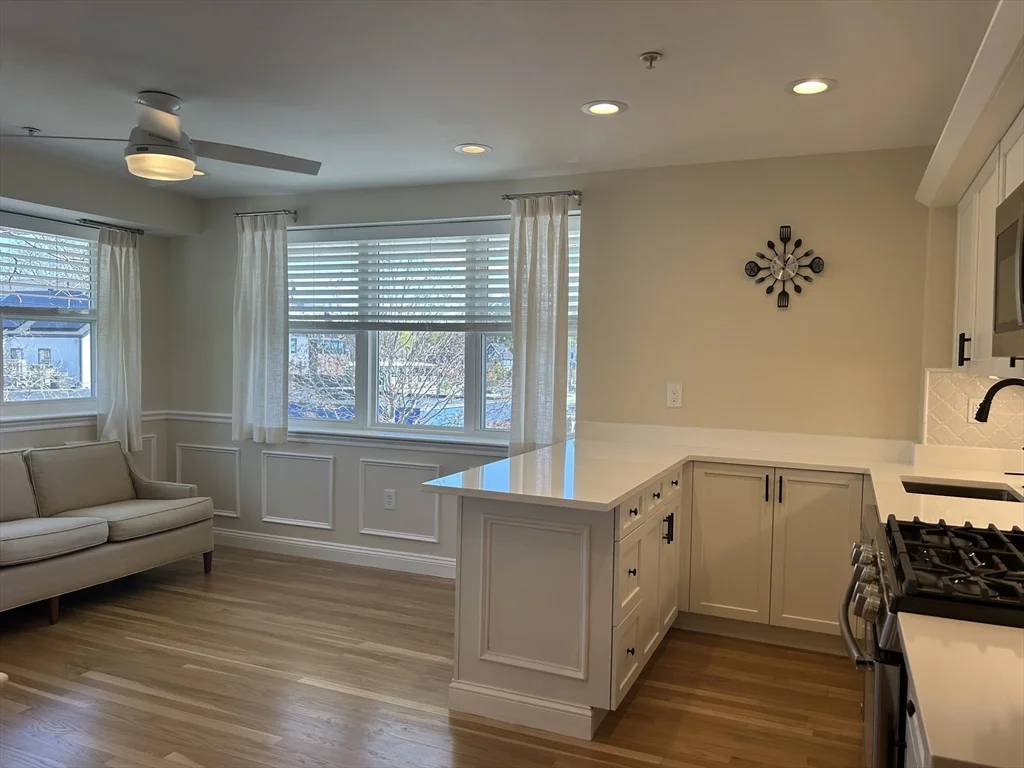 2 bed, 1 bath apartment for rent at 141 Chestnut St Unit 202, Needham — photo 2 of 6