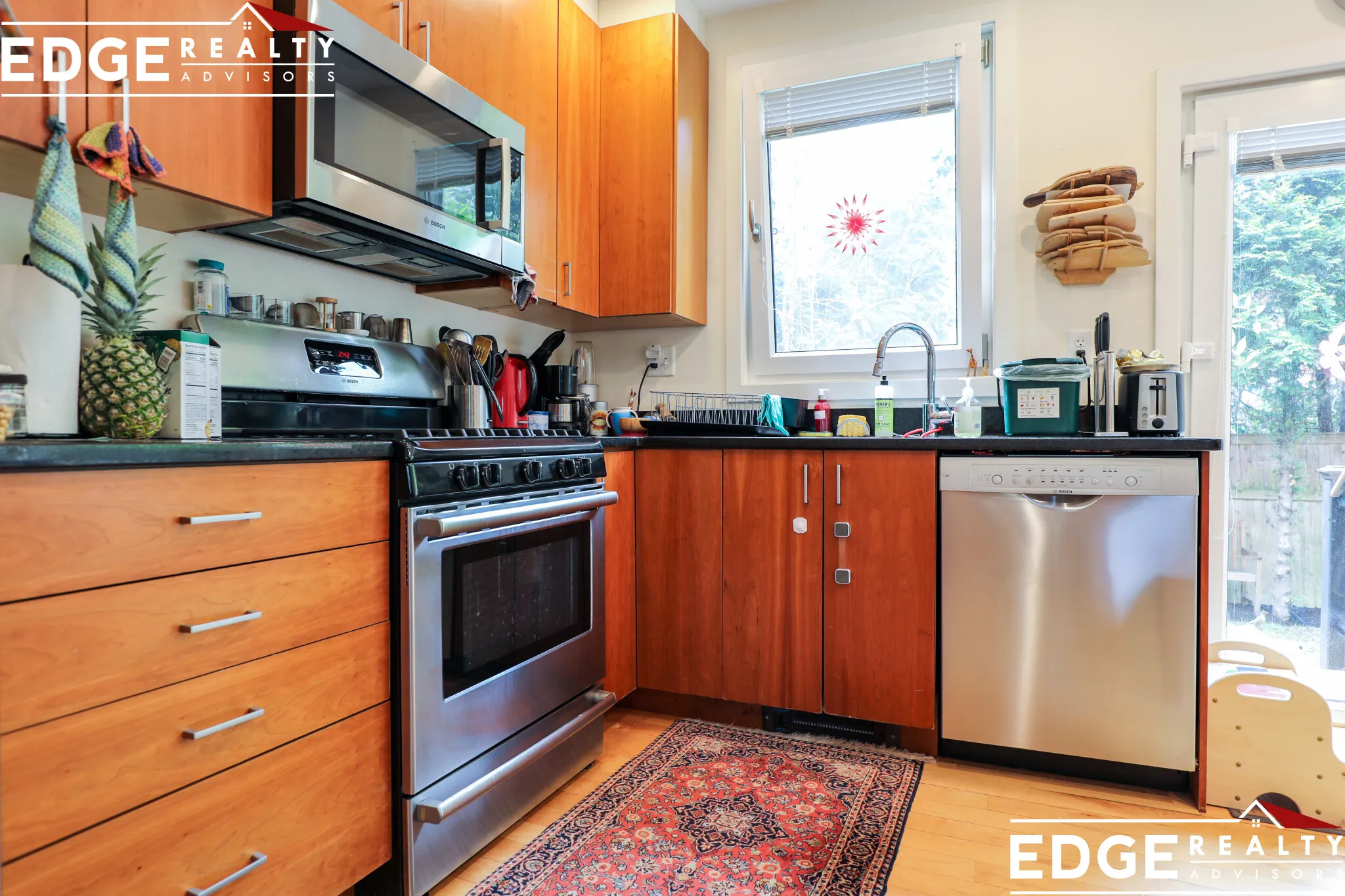 3 bed, 3 bath apartment for rent at 141 Elm St Unit 1, The Port — photo 4 of 18