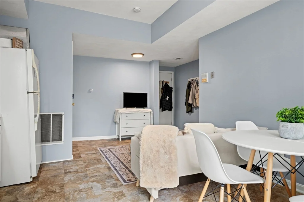 1 bed, 1 bath apartment for rent at 141 Emerson St Unit 2, South Boston — photo 6 of 21