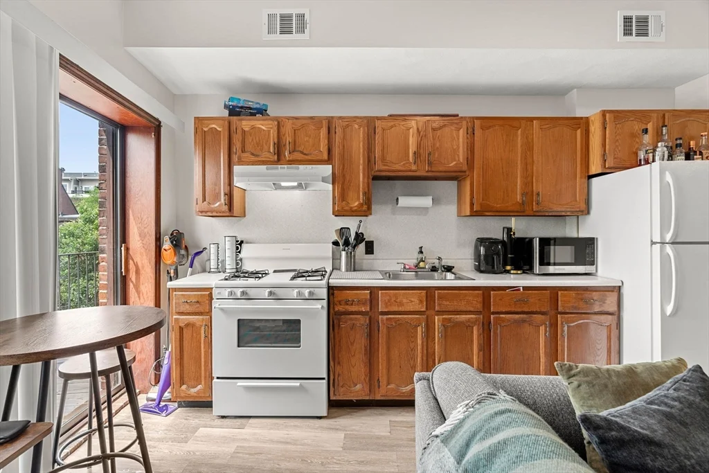 1 bed, 1 bath apartment for rent at 141 Emerson St Unit 4, South Boston — photo 6 of 12