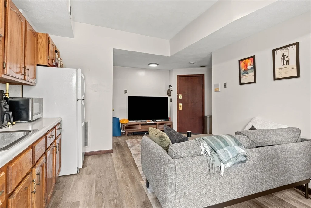 1 bed, 1 bath apartment for rent at 141 Emerson St Unit 4, South Boston — photo 5 of 12
