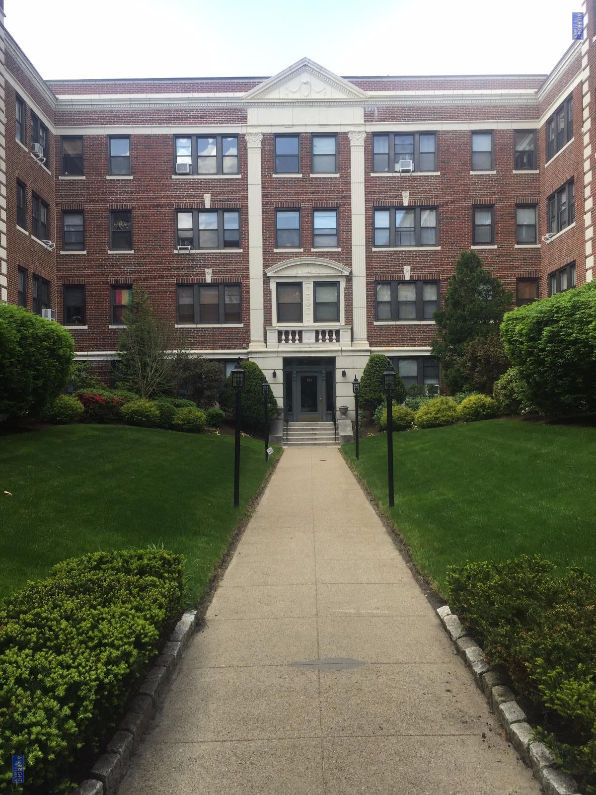 1 bed, 1 bath apartment for rent at 141 Englewood Ave Unit B, Brighton — photo 6 of 7