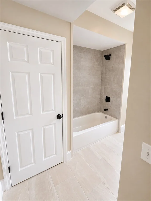 3 bed, 1 bath apartment for rent at 141 Everett St Unit 1, Southbridge — photo 3 of 5