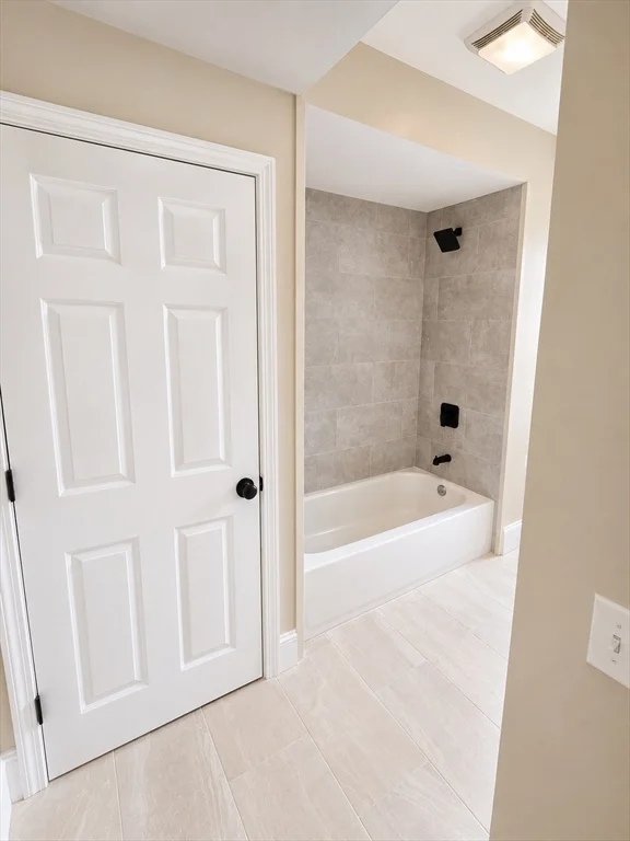 3 bed, 1 bath apartment for rent at 141 Everett St Unit 2, Southbridge — photo 4 of 8