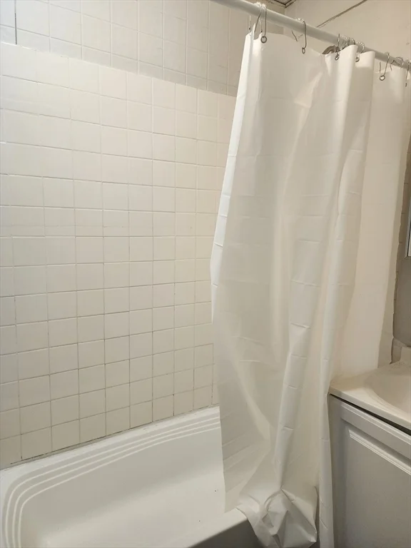 2 bed, 1 bath apartment for rent at 141 Franklin St Unit 2, Lynn — photo 6 of 6