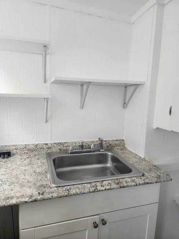 2 bed, 1 bath apartment for rent at 141 Franklin St Unit 2, Lynn — photo 4 of 6