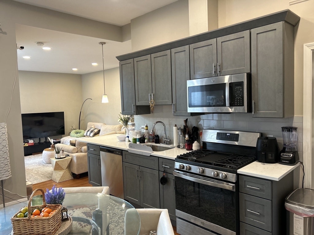 1 bed, 1 bath apartment for rent at 141 Galen St Unit 1, Watertown — photo 4 of 11