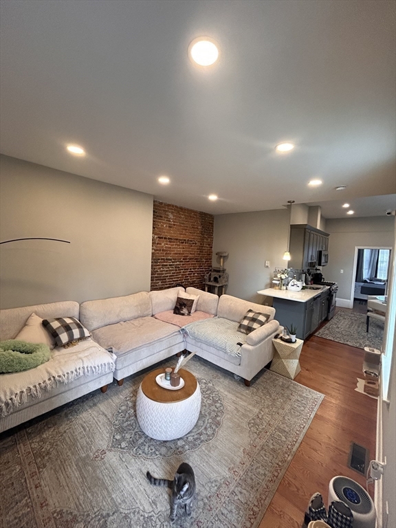 1 bed, 1 bath apartment for rent at 141 Galen St Unit 1, Watertown — photo 6 of 11