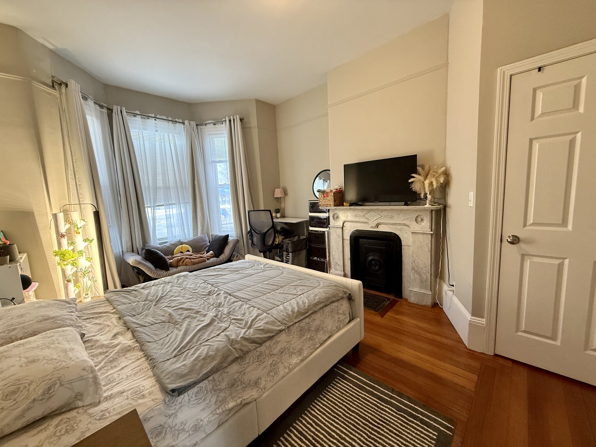 1 bed, 1 bath apartment for rent at 141 Galen St Unit 2, Watertown — photo 3 of 9