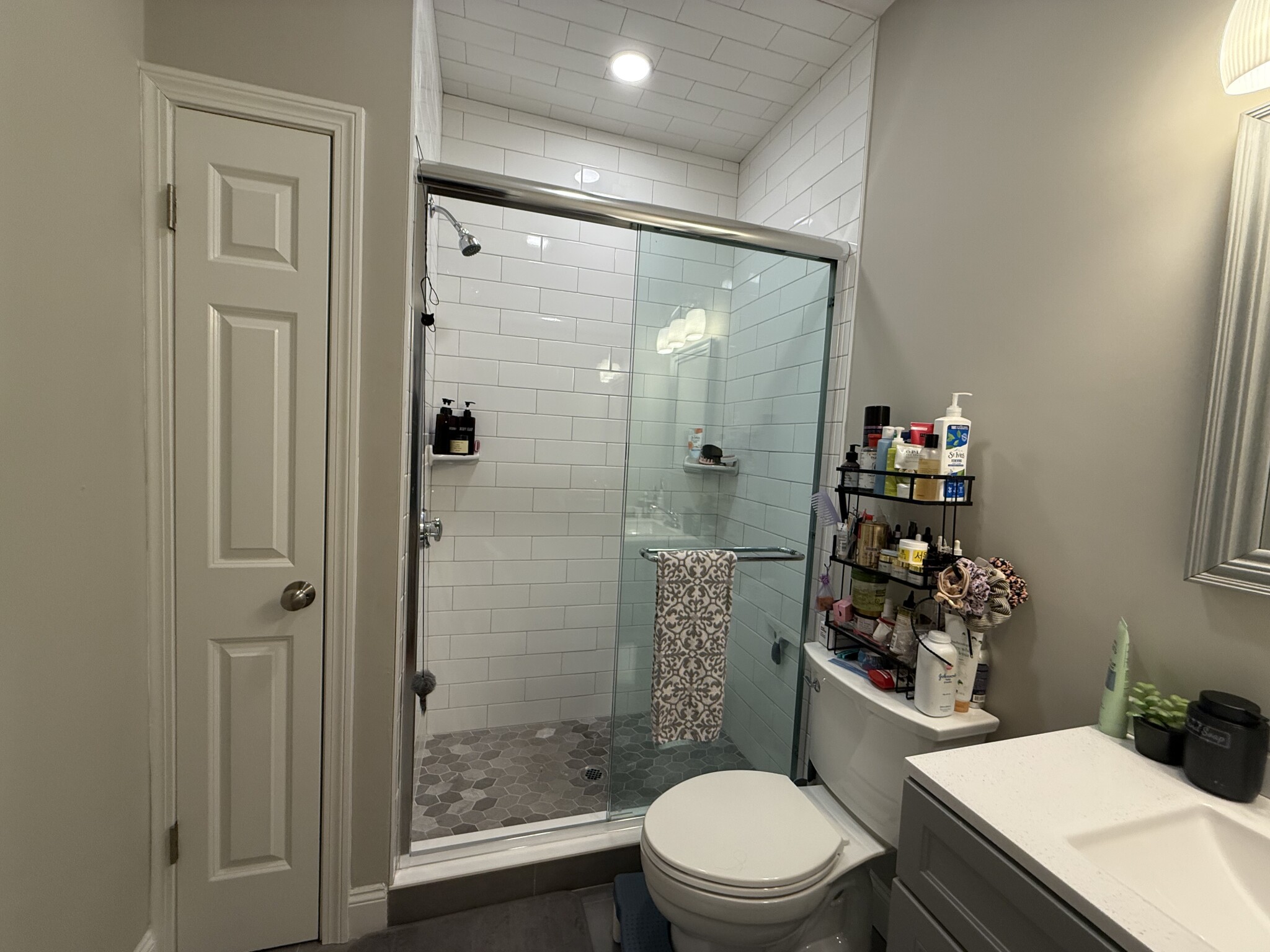 1 bed, 1 bath apartment for rent at 141 Galen St Unit 2, Watertown — photo 5 of 9