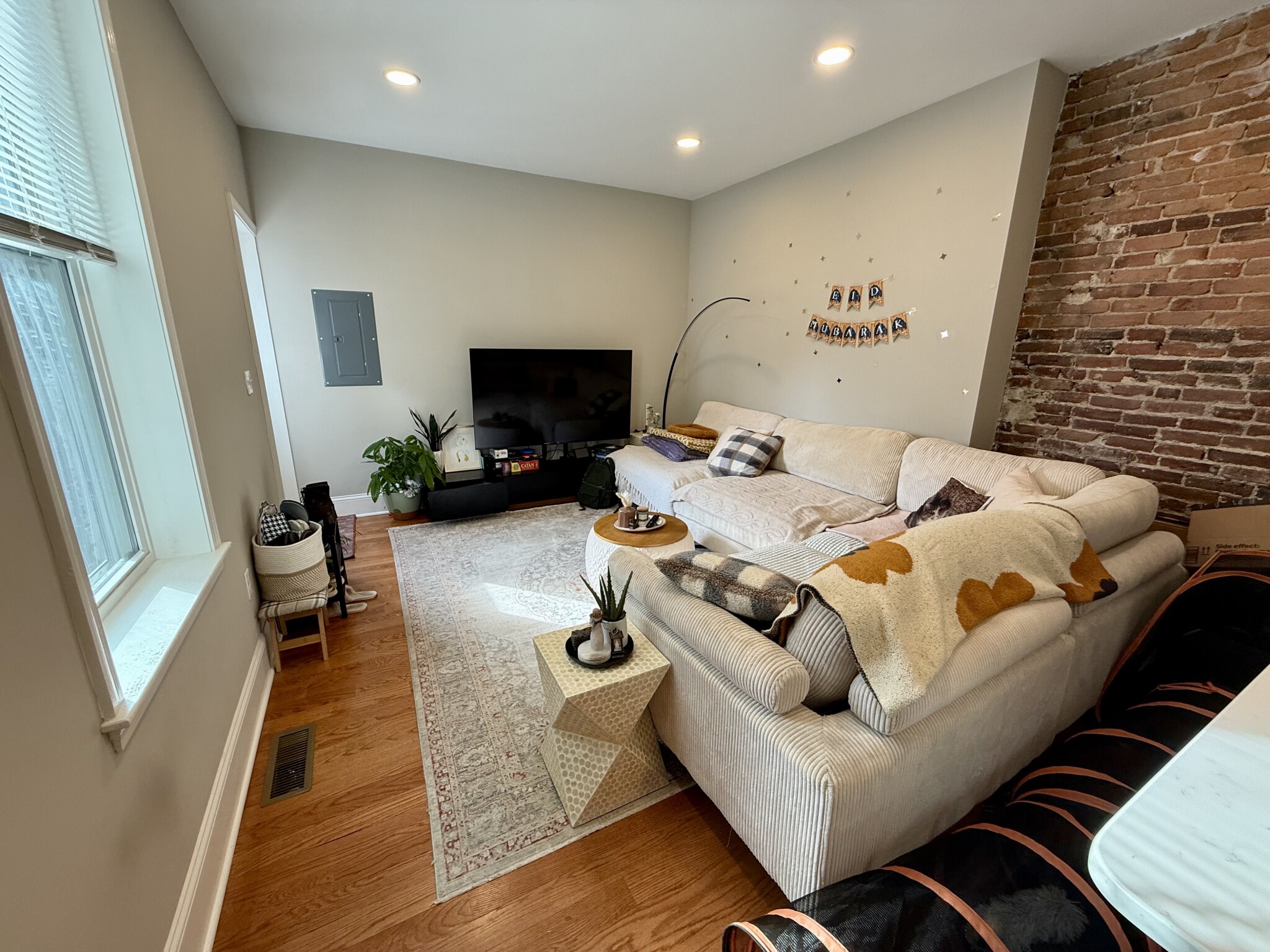 1 bed, 1 bath apartment for rent at 141 Galen St Unit 2, Watertown — photo 1 of 9