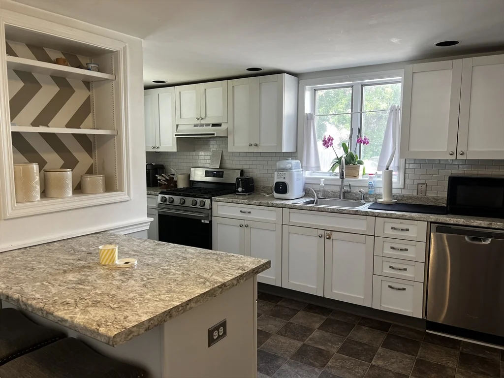 2 bed, 1 bath apartment for rent at 141 High St Unit 1, Danvers — photo 6 of 18