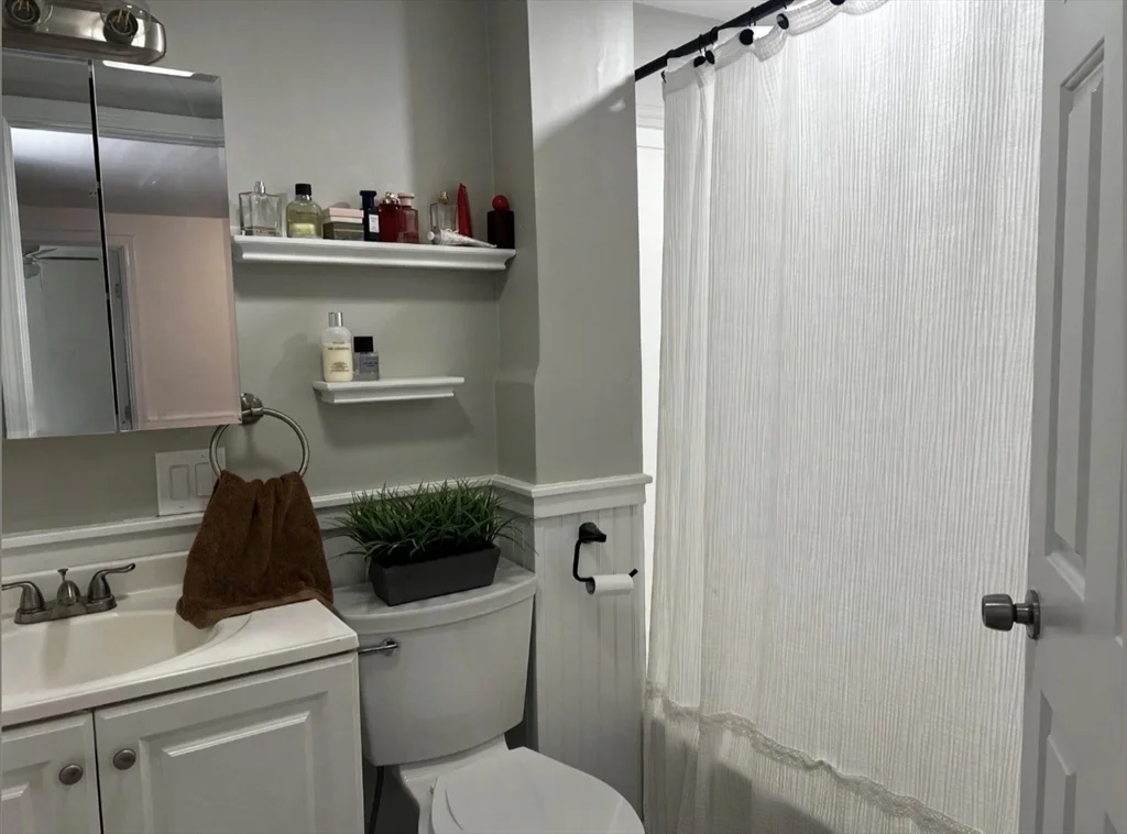 2 bed, 1 bath apartment for rent at 141 High St Unit 1, Danvers — photo 8 of 18