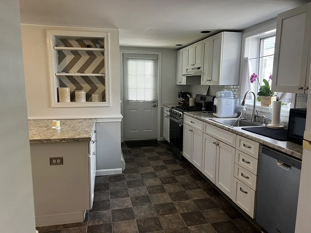 2 bed, 1 bath apartment for rent at 141 High St Unit 1, Danvers — photo 11 of 18
