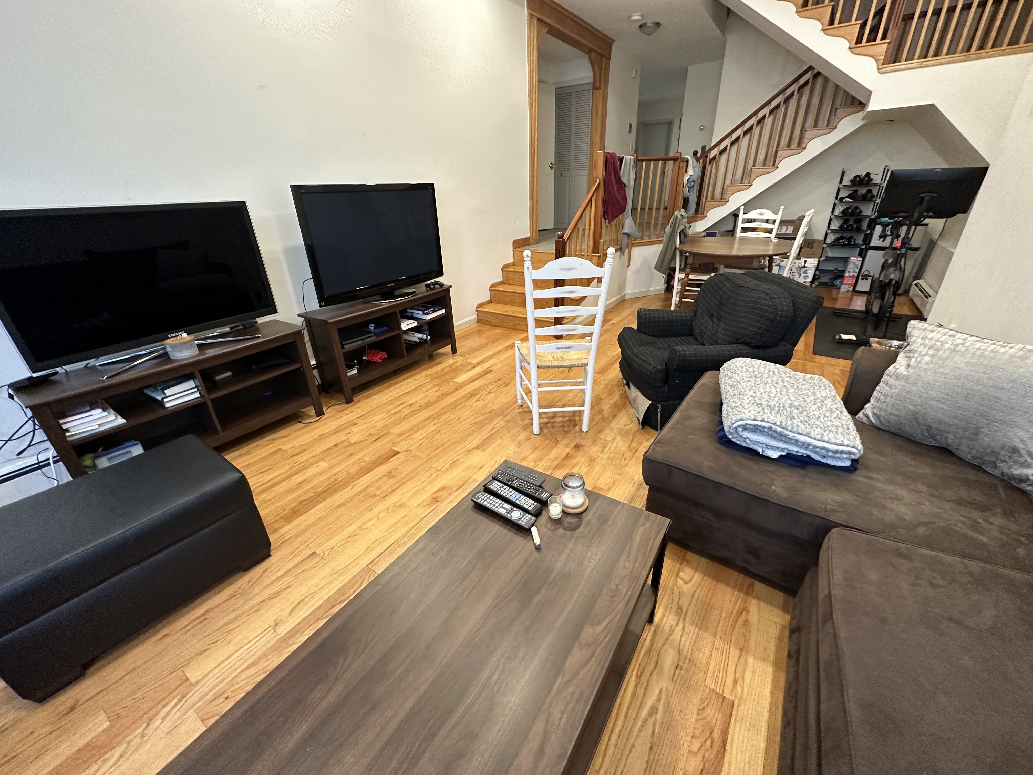 5 bed, 3 bath apartment for rent at 141 L St Unit 1-CF, South Boston — photo 4 of 37