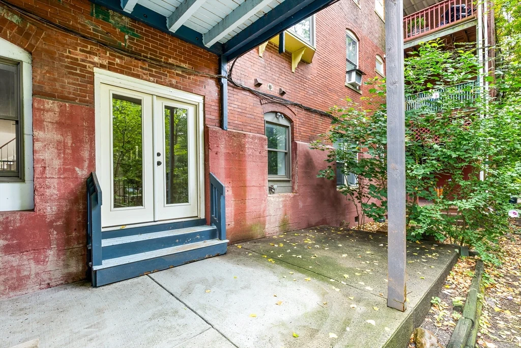 5 bed, 3 bath apartment for rent at 141 Longwood Ave Unit 1, Coolidge Corner — photo 27 of 30