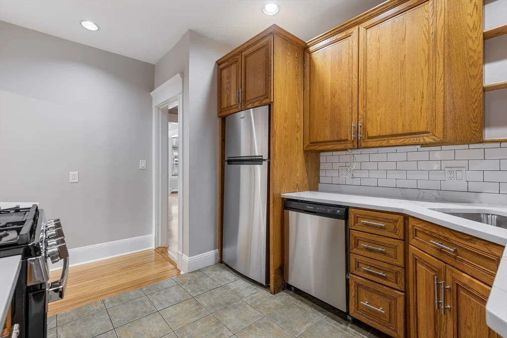 5 bed, 3 bath apartment for rent at 141 Longwood Ave Unit 1, Coolidge Corner — photo 8 of 30