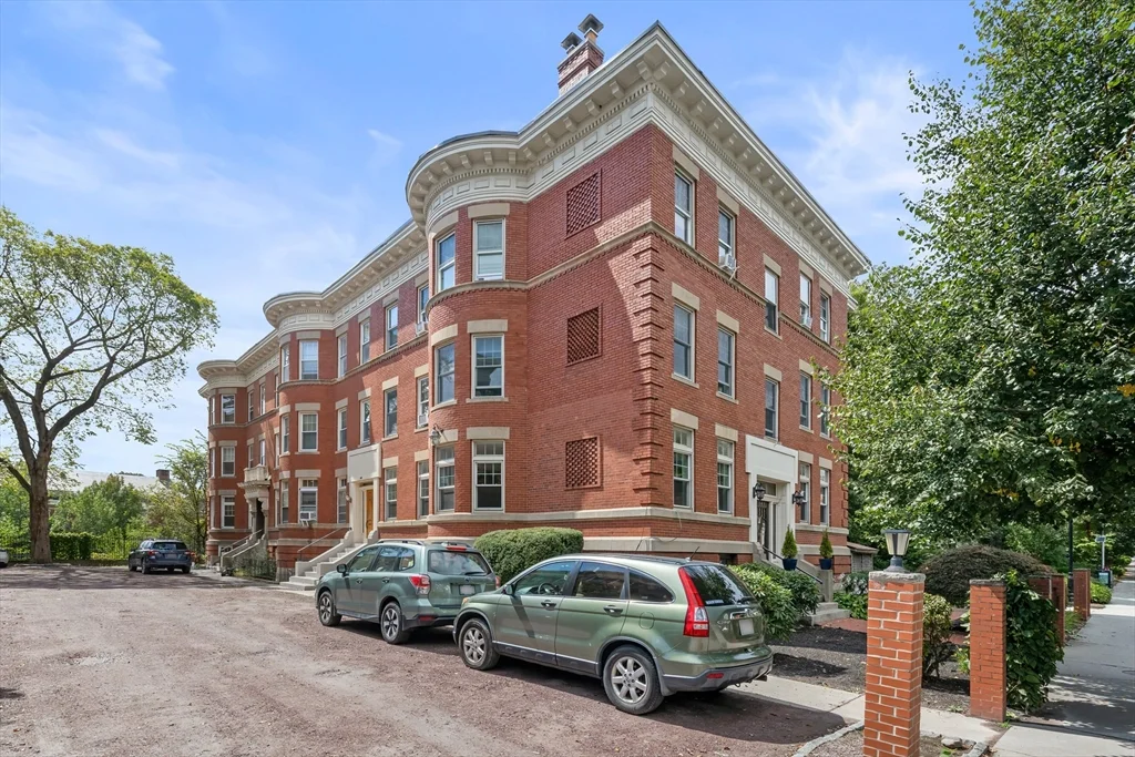 5 bed, 3 bath apartment for rent at 141 Longwood Ave Unit 1, Coolidge Corner — photo 29 of 30