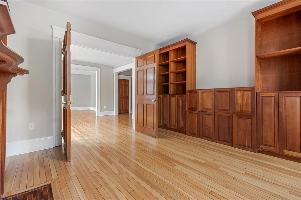 5 bed, 3 bath apartment for rent at 141 Longwood Ave Unit 1, Coolidge Corner — photo 3 of 30