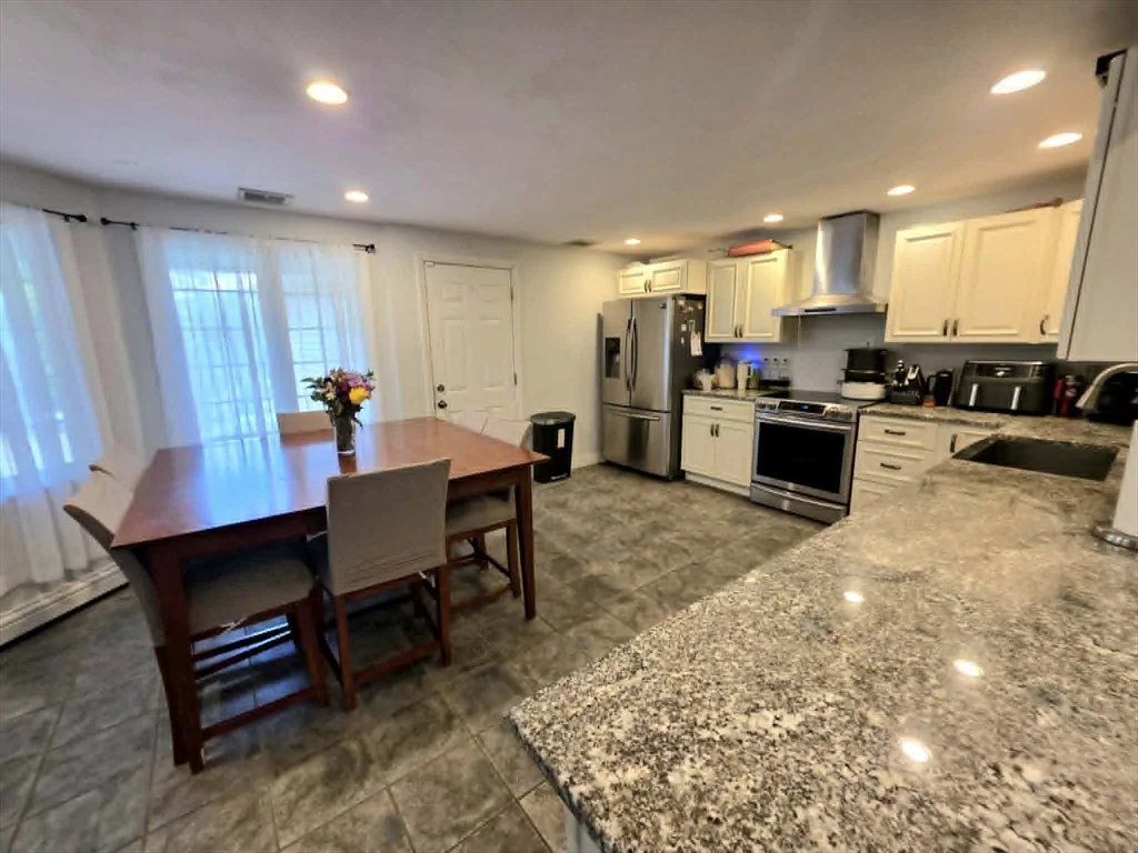 4 bed, 3 bath apartment for rent at 141 South St Unit 141, Randolph — photo 8 of 35